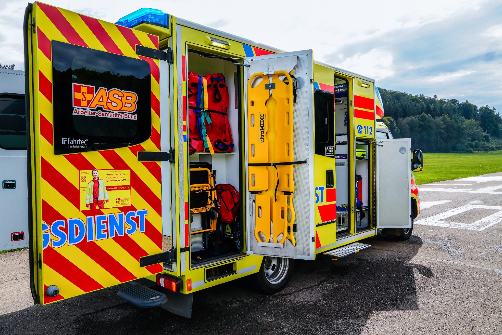Medizinische Ausstattung eines ASB Rettungswagens
